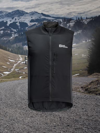 Smanicato outdoor da donna con natura sullo sfondo