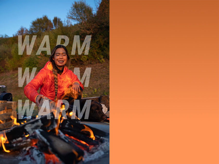 Frau am Lagerfeuer mit Winterjacke